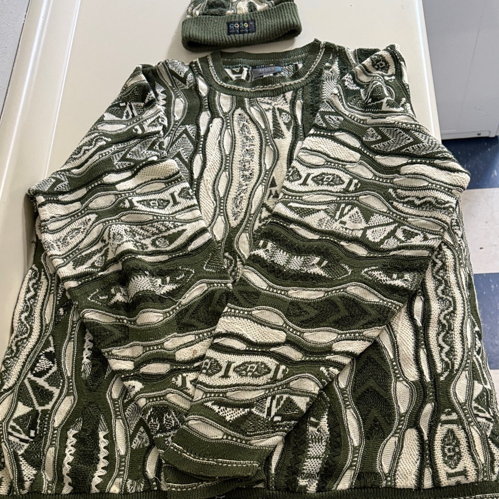 COOGI Green and White Knit Sweater with Hat